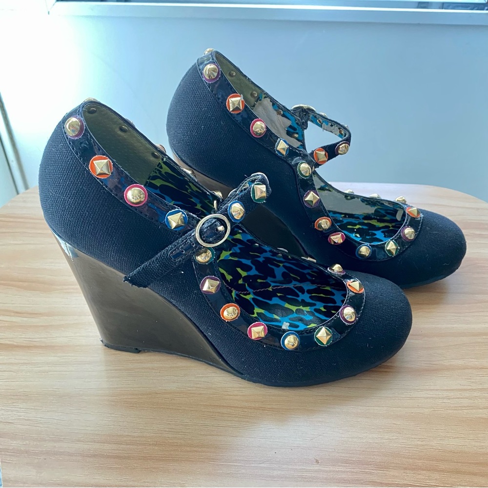 Vintage Betseyville by Betsey Johnson Black Studded Round Toe Wedges size 6